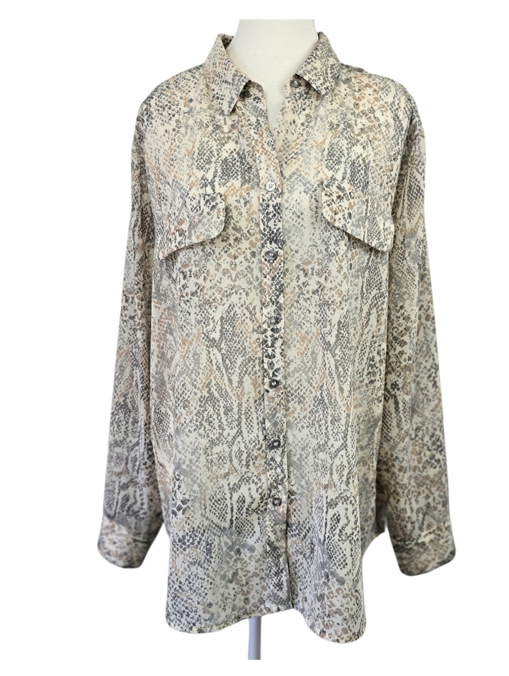 Chico’s Snake Print Blouse Women’s Size 3 (16/18) Beige Gray Button Front Top